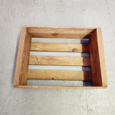 ANTIQUE WOODEN CRATE