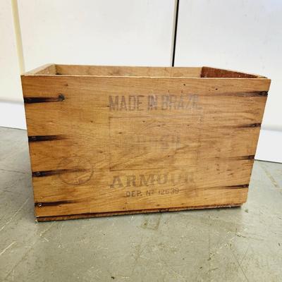 ANTIQUE WOODEN CRATE