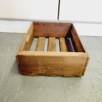 ANTIQUE WOODEN CRATE