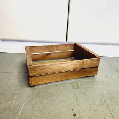 ANTIQUE WOODEN CRATE