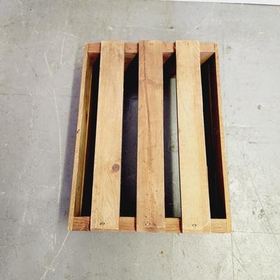 ANTIQUE WOODEN CRATE