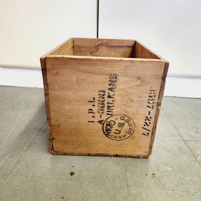 ANTIQUE BRAZILLIAN ARMOUR ROAST BEEF CRATE