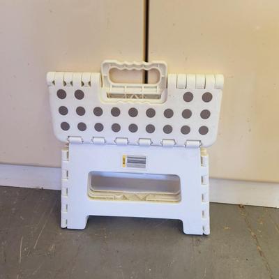 CUTE PLASTIC FOLDING STEP