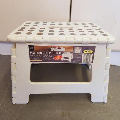 CUTE PLASTIC FOLDING STEP
