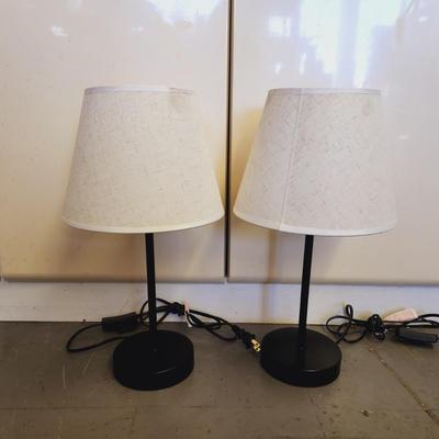 2 WORKING MODERN TABLE LAMPS
