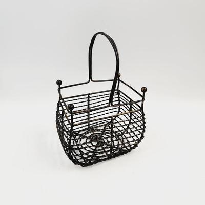 METAL WIRE CHICKEN EGG GATHERING BASKET