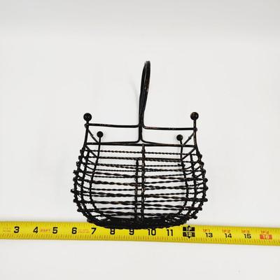 METAL WIRE CHICKEN EGG GATHERING BASKET
