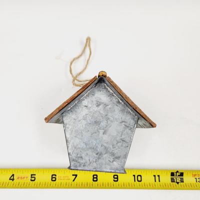 CUTE METAL HANGING BIRD HOUSE
