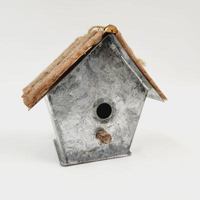 CUTE METAL HANGING BIRD HOUSE