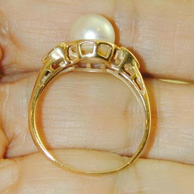14k pearl rings with rubies Hearts Size 8.5, 2.7 Grams - J011