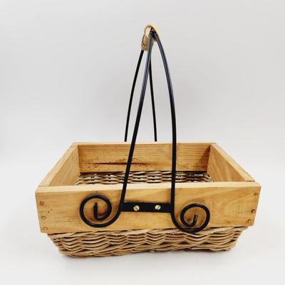 CUTE WROUGHT IRON HANDLE BASKET