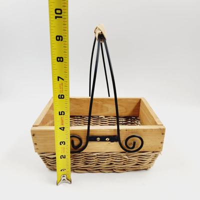 CUTE WROUGHT IRON HANDLE BASKET