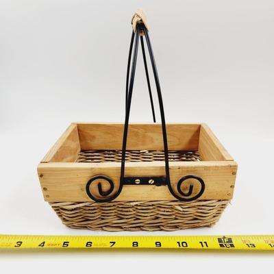 CUTE WROUGHT IRON HANDLE BASKET