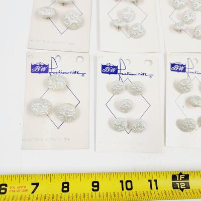 VINTAGE SET OF BUTTONS - 2 SIZES - 7 CARDS