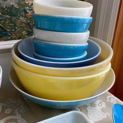 20 piece Set of Mid Century Modern serving ware plus bowls