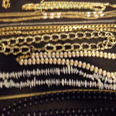 JEWELRY LOT 3; NECKLACES. UNTESTED.