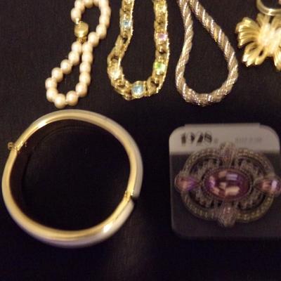 JEWELRY LOT 4; MIXED LOT. UNTESTED.