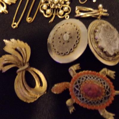 JEWELRY LOT 4; MIXED LOT. UNTESTED.