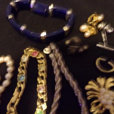 JEWELRY LOT 4; MIXED LOT. UNTESTED.