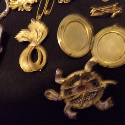 JEWELRY LOT 4; MIXED LOT. UNTESTED.