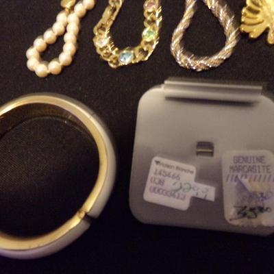 JEWELRY LOT 4; MIXED LOT. UNTESTED.