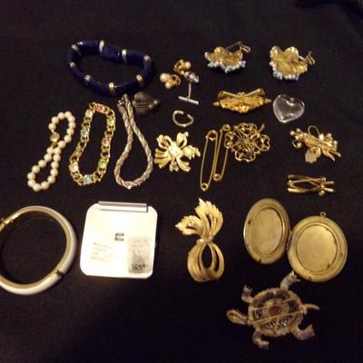 JEWELRY LOT 4; MIXED LOT. UNTESTED.