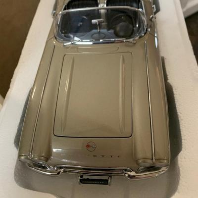 AutoArt 1962 Corvette Mint In Box Officially Licensed by GM