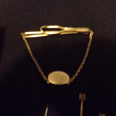 JEWELRY LOT 5; CUFF LINKS, TIE CLIPS AND STICK PINS. UNTESTED.