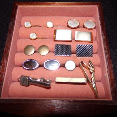 JEWELRY LOT 5; CUFF LINKS, TIE CLIPS AND STICK PINS. UNTESTED.