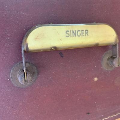 Vintage 1956  Singer 99 Sewing Machine In Original Case - Lot 840