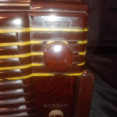 VINTAGE WESTINGHOUSE H-122A COMBO TUBE RADIO AND PHONOGRAPH