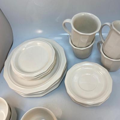 20 Piece Pfaltzgraff Heritage White Octagon Dishware Set for 4