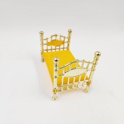 MINATURES - MATTEL 1980S LITTLE DIE CAST & PLASTIC VICTORIAN BED