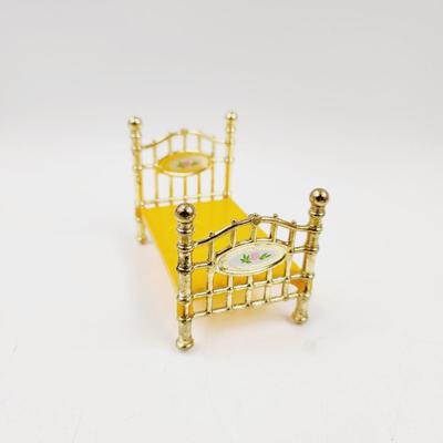 MINATURES - MATTEL 1980S LITTLE DIE CAST & PLASTIC VICTORIAN BED
