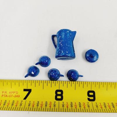MINATURES - BLUE ENAMELWARE POT & CUPS