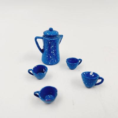 MINATURES - BLUE ENAMELWARE POT & CUPS
