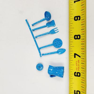 MINATURES - BLUE ENAMELWARE PITCHER & UTENSILS