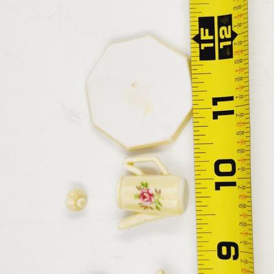 MINATURES - PORCELAIN TEA POT & CUPS