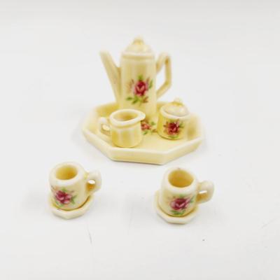 MINATURES - PORCELAIN TEA POT & CUPS