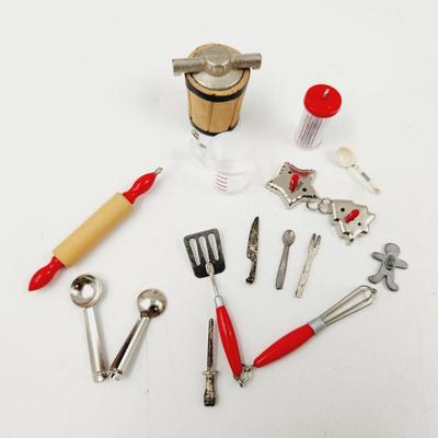 MINATURES - KITCHEN UTENSIL - METAL, PLASTIC & WOOD