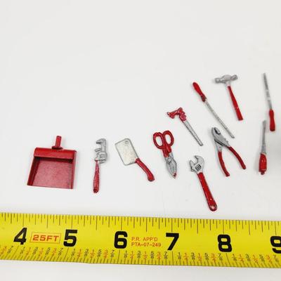 MINATURES - HOUSEHOLD ITEMS & TOOLS - METAL & PLASTIC