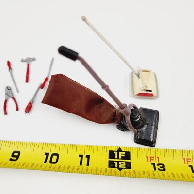 MINATURES - HOUSEHOLD ITEMS & TOOLS - METAL & PLASTIC