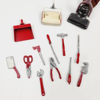 MINATURES - HOUSEHOLD ITEMS & TOOLS - METAL & PLASTIC