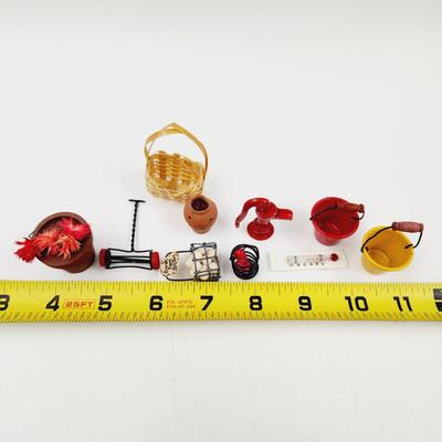 MINATURES - OUTDOOR METAL ITEMS INCLUDING EGG BASKET