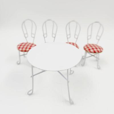 MINATURES - METAL TABLE & CHAIRS W/ CHECKERED COVERS