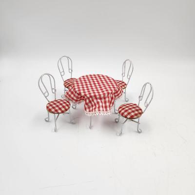 MINATURES - METAL TABLE & CHAIRS W/ CHECKERED COVERS