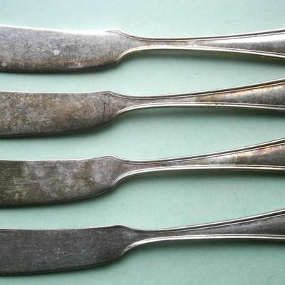 Set of 4 Antique Butter Knives