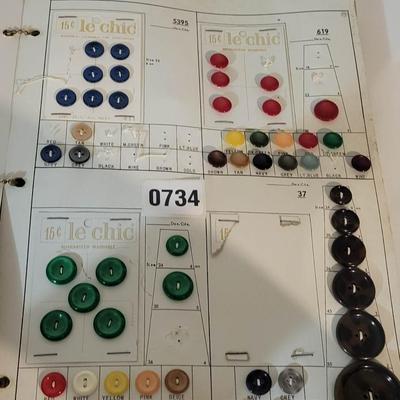 Le Chic Button Book