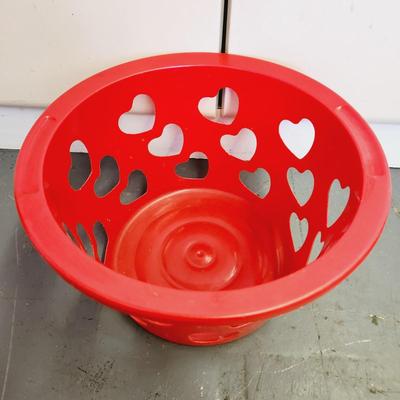 PLASTIC HEART DESIGNED BASKET