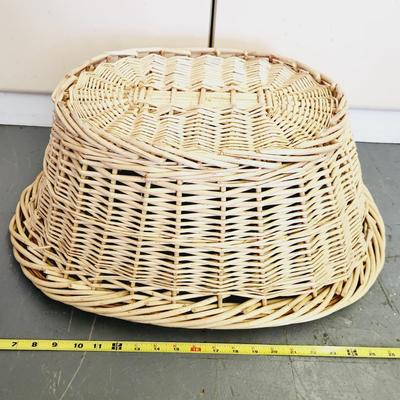 2 HANDLED LARGE WICKER BACKET